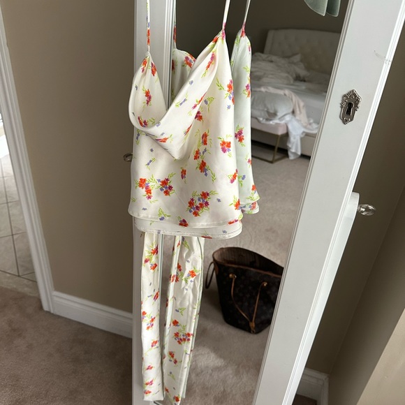 2/$20 Zara floral romantic tie back style halter top size small never worn - Picture 5 of 7